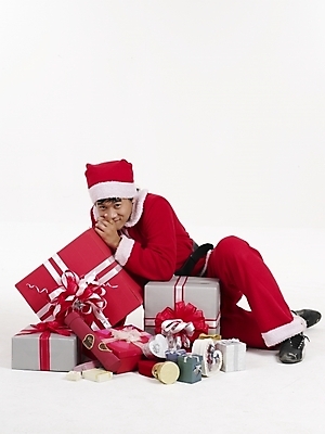 포토 JPG 스튜디오촬영 전신 모델 기념일 남자 포즈 크리스마스 산타모자 산타옷 실내 표정 선물 한명 누끼 사람 20대 성인 빨간색 세로 선물상자 청춘 산타클로스 한국인 남자만 남자한명만 성인남자만 청년만 청년남자만 청년남자한명만 성인한명만 성인남자한명만 성인만 국내포토 모자_잡화 1 옷 컬러 컨셉 동양인 이벤트 청년 내부 상자 파일형식