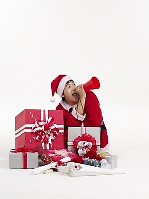 포토 JPG 스튜디오촬영 전신 모델 기념일 남자 포즈 크리스마스 산타모자 산타옷 실내 표정 선물 한명 누끼 사람 20대 성인 빨간색 세로 선물상자 청춘 산타클로스 한국인 남자만 남자한명만 성인남자만 청년만 청년남자만 청년남자한명만 성인한명만 성인남자한명만 성인만 국내포토 모자_잡화 1 옷 컬러 컨셉 동양인 이벤트 청년 내부 상자 파일형식