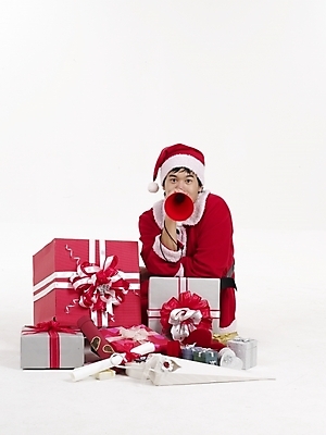 포토 JPG 스튜디오촬영 전신 모델 기념일 남자 포즈 크리스마스 산타모자 산타옷 실내 표정 선물 한명 누끼 사람 20대 성인 빨간색 세로 선물상자 청춘 산타클로스 한국인 남자만 남자한명만 성인남자만 청년만 청년남자만 청년남자한명만 성인한명만 성인남자한명만 성인만 국내포토 모자_잡화 1 옷 컬러 컨셉 동양인 이벤트 청년 내부 상자 파일형식