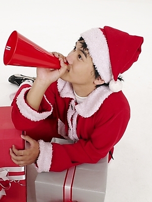 포토 JPG 스튜디오촬영 전신 모델 기념일 남자 포즈 크리스마스 산타모자 산타옷 실내 표정 선물 한명 사람 20대 성인 빨간색 세로 선물상자 청춘 하이앵글 산타클로스 한국인 남자만 남자한명만 성인남자만 청년만 청년남자만 청년남자한명만 성인한명만 성인남자한명만 성인만 국내포토 모자_잡화 1 옷 뷰포인트 컬러 컨셉 동양인 이벤트 청년 내부 상자 파일형식