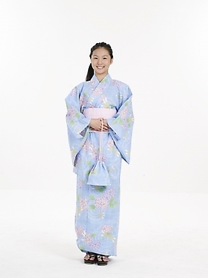 포토 JPG 스튜디오촬영 전신 모델 여자 아시아 외국문화 포즈 일본문화 실내 표정 한명 누끼 사람 동양인 세로 일본 전통의상 기모노 여자만 여자한명만 국내포토 1 동양문화 전통 나라 문화 인종 내부 일본전통의상 파일형식