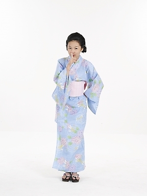 포토 JPG 스튜디오촬영 전신 모델 여자 아시아 외국문화 포즈 일본문화 실내 표정 한명 누끼 사람 동양인 세로 일본 전통의상 기모노 여자만 여자한명만 국내포토 1 동양문화 전통 나라 문화 인종 내부 일본전통의상 파일형식