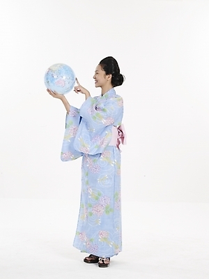 포토 JPG 스튜디오촬영 전신 모델 여자 아시아 외국문화 포즈 일본문화 실내 표정 한명 누끼 사람 동양인 세로 지구본 일본 전통의상 기모노 여자만 여자한명만 국내포토 1 동양문화 전통 나라 문화 인종 내부 일본전통의상 파일형식