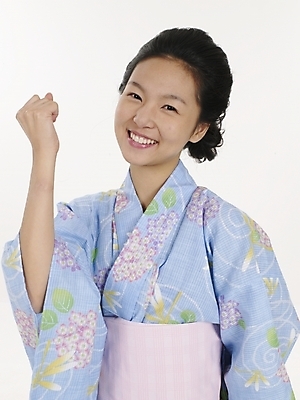 포토 JPG 스튜디오촬영 모델 여자 아시아 외국문화 포즈 일본문화 실내 표정 한명 누끼 사람 동양인 상반신 세로 일본 전통의상 기모노 여자만 여자한명만 국내포토 1 동양문화 전통 나라 문화 인종 내부 일본전통의상 파일형식