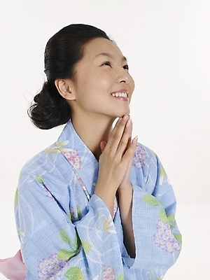 포토 JPG 스튜디오촬영 모델 여자 아시아 외국문화 포즈 일본문화 실내 표정 한명 누끼 사람 동양인 상반신 세로 일본 전통의상 기모노 여자만 여자한명만 국내포토 1 동양문화 전통 나라 문화 인종 내부 일본전통의상 파일형식