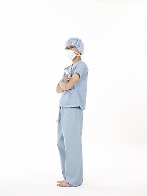 포토 JPG 스튜디오촬영 전신 직업 남자 안경 포즈 의학 실내 마스크 한명 누끼 사람 20대 성인 치료 세로 한국인 의료진 의사 수술복 남자만 남자한명만 성인남자만 청년만 청년남자만 청년남자한명만 성인한명만 성인남자한명만 성인만 국내포토 1 잡화 동양인 청년 내부 가운 파일형식