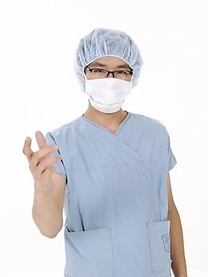 포토 JPG 스튜디오촬영 직업 남자 안경 포즈 의학 실내 마스크 한명 누끼 사람 상반신 20대 성인 치료 세로 한국인 의료진 의사 수술복 남자만 남자한명만 성인남자만 청년만 청년남자만 청년남자한명만 성인한명만 성인남자한명만 성인만 국내포토 1 잡화 동양인 청년 내부 가운 파일형식