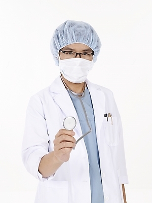 포토 JPG 스튜디오촬영 직업 남자 포즈 의학 청진기 의료기기 실내 한명 누끼 사람 상반신 20대 성인 치료 세로 한국인 의료진 의사 가운 의사가운 수술복 남자만 남자한명만 성인남자만 청년만 청년남자만 청년남자한명만 성인한명만 성인남자한명만 성인만 국내포토 1 옷 동양인 청년 내부 파일형식