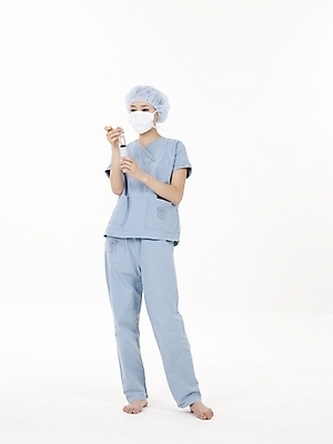 포토 JPG 스튜디오촬영 전신 직업 여자 포즈 의학 의료기기 실내 주사기 마스크 한명 누끼 사람 20대 성인 치료 세로 한국인 의료진 의사 수술복 여자만 여자한명만 성인여자만 청년만 청년여자만 성인한명만 청년여자한명만 성인여자한명만 성인만 국내포토 1 동양인 청년 내부 가운 파일형식