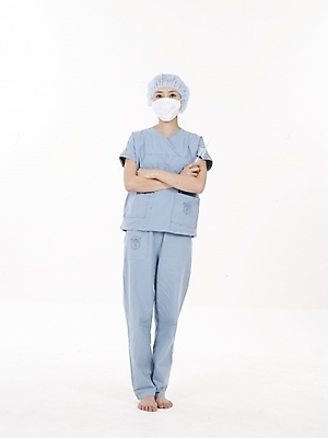 포토 JPG 스튜디오촬영 전신 직업 여자 포즈 의학 의료기기 실내 주사기 마스크 한명 누끼 사람 동양인 20대 성인 치료 세로 한국인 의료진 의사 수술복 여자만 여자한명만 성인여자만 청년만 청년여자만 성인한명만 청년여자한명만 성인여자한명만 성인만 국내포토 1 인종 청년 내부 가운 파일형식