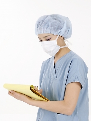 포토 JPG 스튜디오촬영 직업 여자 포즈 의학 실내 마스크 한명 누끼 사람 동양인 상반신 20대 성인 치료 세로 노란색 한국인 의료진 의사 수술복 서류판 여자만 여자한명만 성인여자만 청년만 청년여자만 성인한명만 청년여자한명만 성인여자한명만 성인만 국내포토 1 컬러 인종 청년 내부 사무용품 가운 파일형식