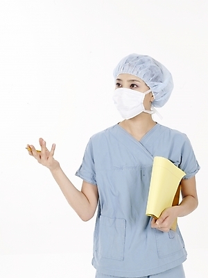 포토 JPG 스튜디오촬영 직업 여자 포즈 의학 실내 마스크 한명 누끼 사람 동양인 상반신 20대 성인 치료 세로 노란색 한국인 의료진 의사 수술복 서류판 여자만 여자한명만 성인여자만 청년만 청년여자만 성인한명만 청년여자한명만 성인여자한명만 성인만 국내포토 1 컬러 인종 청년 내부 사무용품 가운 파일형식