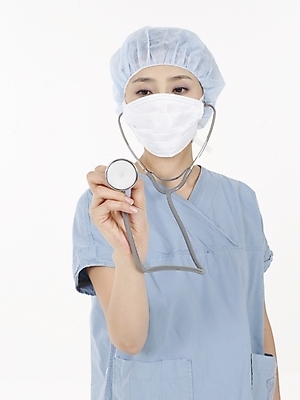 포토 JPG 스튜디오촬영 직업 여자 포즈 의학 청진기 의료기기 실내 마스크 한명 누끼 사람 동양인 상반신 20대 성인 치료 세로 한국인 의료진 의사 수술복 여자만 여자한명만 성인여자만 청년만 청년여자만 성인한명만 청년여자한명만 성인여자한명만 성인만 국내포토 1 인종 청년 내부 가운 파일형식