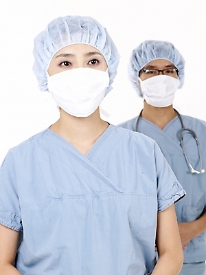 포토 JPG 스튜디오촬영 직업 여자 남자 안경 포즈 의학 청진기 의료기기 실내 마스크 사람 동양인 상반신 20대 성인 두명 치료 세로 한국인 의료진 의사 수술복 청년만 성인만 국내포토 잡화 인종 청년 내부 가운 파일형식