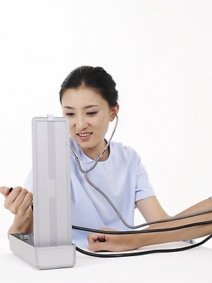 포토 JPG 스튜디오촬영 직업 여자 포즈 의학 청진기 의료기기 실내 한명 사람 동양인 상반신 20대 성인 치료 세로 한국인 간호사 의료진 혈압계 여자만 여자한명만 성인여자만 청년만 청년여자만 성인한명만 청년여자한명만 성인여자한명만 성인만 국내포토 1 인종 청년 내부 혈압 파일형식