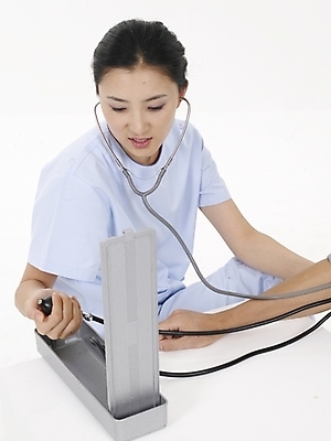 포토 JPG 스튜디오촬영 직업 여자 포즈 의학 청진기 의료기기 실내 한명 사람 동양인 상반신 20대 성인 치료 세로 하이앵글 한국인 간호사 의료진 혈압계 여자만 여자한명만 성인여자만 청년만 청년여자만 성인한명만 청년여자한명만 성인여자한명만 성인만 국내포토 1 뷰포인트 인종 청년 내부 혈압 파일형식