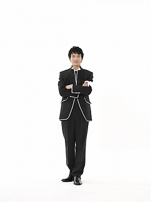 포토 JPG 스튜디오촬영 전신 모델 남자 포즈 신랑 결혼 실내 표정 한명 누끼 사람 동양인 정장 턱시도 20대 성인 세로 한국인 남자만 남자한명만 성인남자만 청년만 청년남자만 청년남자한명만 성인한명만 성인남자한명만 성인만 국내포토 1 옷 인종 이벤트 청년 내부 파일형식