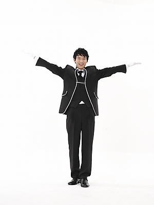 포토 JPG 스튜디오촬영 전신 모델 남자 포즈 신랑 결혼 실내 표정 한명 누끼 사람 동양인 정장 턱시도 20대 성인 세로 한국인 남자만 남자한명만 성인남자만 청년만 청년남자만 청년남자한명만 성인한명만 성인남자한명만 성인만 국내포토 1 옷 인종 이벤트 청년 내부 파일형식