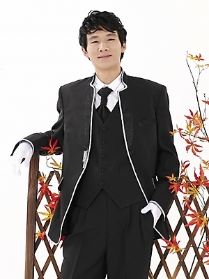 포토 JPG 스튜디오촬영 모델 남자 포즈 신랑 결혼 단풍 잎 나뭇잎 실내 표정 한명 사람 동양인 정장 턱시도 상반신 20대 성인 세로 한국인 남자만 남자한명만 성인남자만 청년만 청년남자만 청년남자한명만 성인한명만 성인남자한명만 성인만 국내포토 식물 1 옷 인종 이벤트 청년 내부 파일형식
