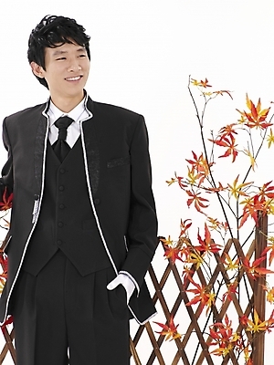 포토 JPG 스튜디오촬영 모델 남자 포즈 신랑 결혼 단풍 잎 나뭇잎 실내 표정 한명 사람 동양인 정장 턱시도 상반신 20대 성인 세로 한국인 남자만 남자한명만 성인남자만 청년만 청년남자만 청년남자한명만 성인한명만 성인남자한명만 성인만 국내포토 식물 1 옷 인종 이벤트 청년 내부 파일형식