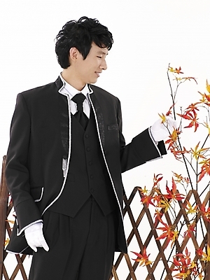 포토 JPG 스튜디오촬영 모델 남자 포즈 신랑 결혼 단풍 잎 나뭇잎 실내 표정 한명 사람 동양인 정장 턱시도 상반신 20대 성인 세로 한국인 남자만 남자한명만 성인남자만 청년만 청년남자만 청년남자한명만 성인한명만 성인남자한명만 성인만 국내포토 식물 1 옷 인종 이벤트 청년 내부 파일형식