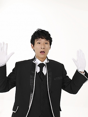 포토 JPG 스튜디오촬영 모델 남자 포즈 장갑 신랑 결혼 실내 표정 한명 사람 동양인 정장 턱시도 상반신 20대 성인 세로 놀람 한국인 흰장갑 남자만 남자한명만 성인남자만 청년만 청년남자만 청년남자한명만 성인한명만 성인남자한명만 성인만 국내포토 1 잡화 옷 감정 인종 이벤트 청년 내부 파일형식