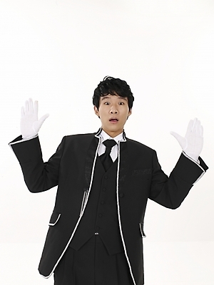 포토 JPG 스튜디오촬영 모델 남자 포즈 장갑 신랑 결혼 실내 표정 한명 누끼 사람 동양인 정장 턱시도 상반신 20대 성인 세로 놀람 한국인 흰장갑 남자만 남자한명만 성인남자만 청년만 청년남자만 청년남자한명만 성인한명만 성인남자한명만 성인만 국내포토 1 잡화 옷 감정 인종 이벤트 청년 내부 파일형식