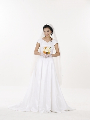 포토 JPG 스튜디오촬영 전신 모델 여자 부케 웨딩드레스 포즈 결혼 실내 표정 한명 누끼 사람 동양인 20대 성인 세로 뷰티 한국인 흰색 여자만 여자한명만 성인여자만 청년만 청년여자만 성인한명만 청년여자한명만 성인여자한명만 성인만 국내포토 1 드레스 컬러 꽃다발 인종 이벤트 청년 내부 파일형식