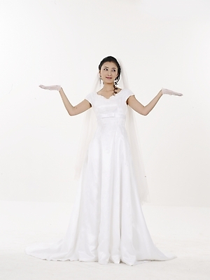 포토 JPG 스튜디오촬영 전신 모델 여자 웨딩드레스 포즈 결혼 실내 표정 한명 누끼 사람 동양인 20대 성인 세로 뷰티 한국인 흰색 여자만 여자한명만 성인여자만 청년만 청년여자만 성인한명만 청년여자한명만 성인여자한명만 성인만 국내포토 1 드레스 컬러 인종 이벤트 청년 내부 파일형식