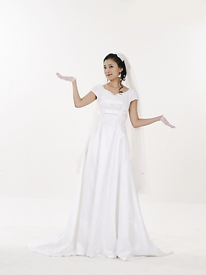 포토 JPG 스튜디오촬영 전신 모델 여자 웨딩드레스 포즈 결혼 실내 표정 한명 누끼 사람 동양인 20대 성인 세로 뷰티 한국인 흰색 여자만 여자한명만 성인여자만 청년만 청년여자만 성인한명만 청년여자한명만 성인여자한명만 성인만 국내포토 1 드레스 컬러 인종 이벤트 청년 내부 파일형식