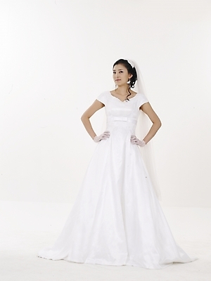 포토 JPG 스튜디오촬영 전신 모델 여자 웨딩드레스 포즈 결혼 실내 표정 한명 누끼 사람 동양인 20대 성인 세로 뷰티 한국인 흰색 여자만 여자한명만 성인여자만 청년만 청년여자만 성인한명만 청년여자한명만 성인여자한명만 성인만 국내포토 1 드레스 컬러 인종 이벤트 청년 내부 파일형식