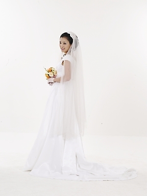 포토 JPG 스튜디오촬영 전신 모델 여자 부케 웨딩드레스 포즈 결혼 실내 표정 한명 누끼 사람 동양인 20대 성인 세로 뷰티 한국인 흰색 여자만 여자한명만 성인여자만 청년만 청년여자만 성인한명만 청년여자한명만 성인여자한명만 성인만 국내포토 1 드레스 컬러 꽃다발 인종 이벤트 청년 내부 파일형식