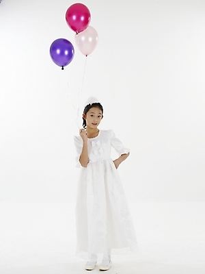 포토 JPG 스튜디오촬영 전신 드레스 여자 초등학생 어린이 포즈 실내 표정 한명 누끼 사람 동양인 소녀 빨간색 세로 파란색 한국인 흰색 생일파티 풍선 여자만 여자한명만 어린이만 소녀만 소녀한명만 국내포토 1 학생 옷 컬러 인종 내부 생일 파일형식