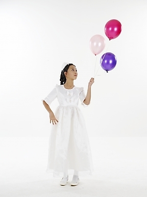 포토 JPG 스튜디오촬영 전신 드레스 여자 초등학생 어린이 포즈 실내 표정 한명 누끼 사람 동양인 소녀 빨간색 세로 파란색 한국인 흰색 생일파티 풍선 여자만 여자한명만 어린이만 소녀만 소녀한명만 국내포토 1 학생 옷 컬러 인종 내부 생일 파일형식