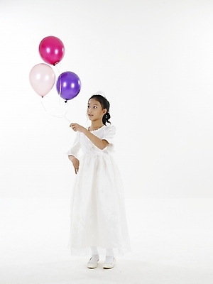 포토 JPG 스튜디오촬영 전신 드레스 여자 초등학생 어린이 포즈 실내 표정 한명 누끼 사람 동양인 소녀 빨간색 세로 파란색 한국인 흰색 생일파티 풍선 여자만 여자한명만 어린이만 소녀만 소녀한명만 국내포토 1 학생 옷 컬러 인종 내부 생일 파일형식