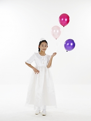 포토 JPG 스튜디오촬영 전신 드레스 여자 초등학생 어린이 포즈 실내 표정 한명 누끼 사람 동양인 소녀 빨간색 세로 파란색 한국인 흰색 생일파티 풍선 여자만 여자한명만 어린이만 소녀만 소녀한명만 국내포토 1 학생 옷 컬러 인종 내부 생일 파일형식