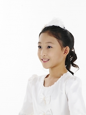 포토 JPG 스튜디오촬영 드레스 원피스 여자 초등학생 어린이 포즈 실내 표정 한명 사람 동양인 소녀 상반신 세로 한국인 흰색 여자만 여자한명만 어린이만 소녀만 소녀한명만 국내포토 1 학생 옷 컬러 인종 내부 파일형식