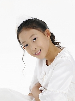 포토 JPG 스튜디오촬영 드레스 원피스 여자 초등학생 어린이 포즈 실내 표정 한명 사람 동양인 소녀 상반신 세로 한국인 흰색 여자만 여자한명만 어린이만 소녀만 소녀한명만 국내포토 1 학생 옷 컬러 인종 내부 파일형식