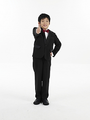 포토 JPG 스튜디오촬영 전신 남자 초등학생 어린이 포즈 나비넥타이 실내 표정 한명 누끼 사람 동양인 정장 소년 세로 한국인 따봉 남자만 남자한명만 어린이만 소년만 소년한명만 국내포토 1 학생 옷 넥타이 인종 내부 최고 파일형식