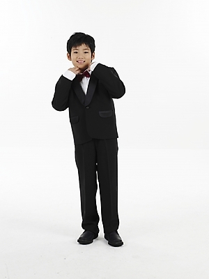 포토 JPG 스튜디오촬영 전신 남자 초등학생 어린이 포즈 나비넥타이 실내 표정 한명 누끼 사람 동양인 정장 소년 세로 한국인 남자만 남자한명만 어린이만 소년만 소년한명만 국내포토 1 학생 옷 넥타이 인종 내부 파일형식