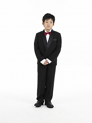 포토 JPG 스튜디오촬영 전신 남자 초등학생 어린이 포즈 나비넥타이 실내 표정 한명 누끼 사람 동양인 정장 소년 세로 한국인 남자만 남자한명만 어린이만 소년만 소년한명만 국내포토 1 학생 옷 넥타이 인종 내부 파일형식