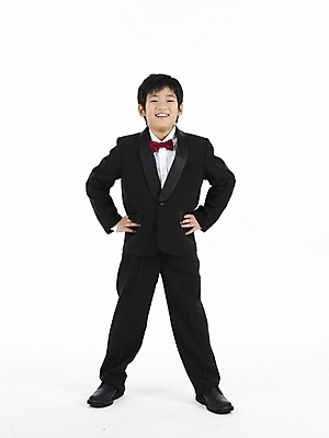 포토 JPG 스튜디오촬영 전신 남자 초등학생 어린이 포즈 나비넥타이 실내 표정 한명 누끼 사람 동양인 정장 소년 세로 한국인 남자만 남자한명만 어린이만 소년만 소년한명만 국내포토 1 학생 옷 넥타이 인종 내부 파일형식