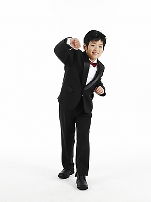 포토 JPG 스튜디오촬영 전신 남자 초등학생 어린이 포즈 나비넥타이 실내 표정 한명 누끼 사람 동양인 정장 소년 세로 권투 한국인 남자만 남자한명만 어린이만 소년만 소년한명만 국내포토 1 학생 옷 넥타이 인종 내부 격투기 파일형식