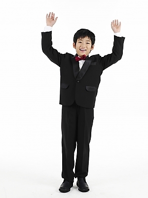 포토 JPG 스튜디오촬영 전신 남자 초등학생 어린이 포즈 나비넥타이 실내 표정 한명 누끼 사람 동양인 정장 소년 세로 한국인 남자만 남자한명만 어린이만 소년만 소년한명만 국내포토 1 학생 옷 넥타이 인종 내부 파일형식