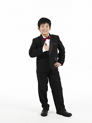 포토 JPG 스튜디오촬영 전신 남자 초등학생 어린이 포즈 나비넥타이 실내 표정 한명 누끼 사람 동양인 정장 소년 세로 한국인 남자만 남자한명만 어린이만 소년만 소년한명만 국내포토 1 학생 옷 넥타이 인종 내부 파일형식