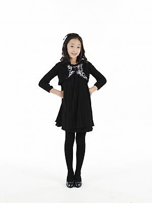 포토 JPG 스튜디오촬영 전신 원피스 여자 초등학생 어린이 포즈 실내 표정 한명 누끼 사람 동양인 소녀 세로 치마 검은색 한국인 여자만 여자한명만 어린이만 소녀만 소녀한명만 국내포토 1 학생 옷 컬러 하의 인종 내부 파일형식