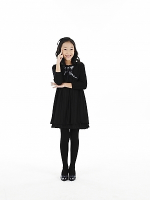 포토 JPG 스튜디오촬영 전신 원피스 여자 초등학생 어린이 포즈 실내 표정 한명 누끼 사람 동양인 소녀 세로 치마 검은색 한국인 여자만 여자한명만 어린이만 소녀만 소녀한명만 국내포토 1 학생 옷 컬러 하의 인종 내부 파일형식