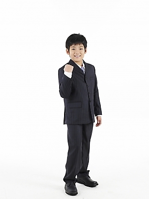 포토 JPG 스튜디오촬영 전신 남자 초등학생 어린이 포즈 넥타이 실내 표정 한명 누끼 사람 동양인 정장 손짓 소년 세로 한국인 남자만 남자한명만 어린이만 소년만 소년한명만 국내포토 1 학생 잡화 옷 모션 인종 내부 파일형식