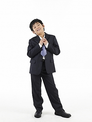 포토 JPG 스튜디오촬영 전신 남자 초등학생 어린이 포즈 넥타이 실내 표정 한명 누끼 사람 동양인 정장 소년 세로 한국인 남자만 남자한명만 어린이만 소년만 소년한명만 국내포토 1 학생 잡화 옷 인종 내부 파일형식