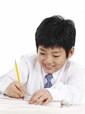 포토 JPG 스튜디오촬영 남자 초등학생 어린이 포즈 와이셔츠 넥타이 실내 표정 한명 사람 동양인 소년 상반신 책 세로 연필 노란색 한국인 남자만 남자한명만 어린이만 소년만 소년한명만 국내포토 1 학생 잡화 컬러 셔츠 학용품 인종 내부 필기구 파일형식